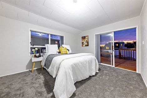 Photo of property in 21 Leaver Place, Weymouth, Auckland, 2103