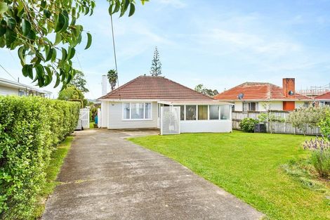 Photo of property in 31 Vodanovich Road, Te Atatu South, Auckland, 0610