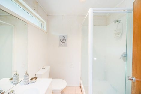 Photo of property in 17 Chilton Grove, Hokowhitu, Palmerston North, 4410