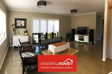 Photo of property in 19b Beach Road, Te Atatu Peninsula, Auckland, 0610