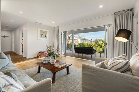 Photo of property in 19 Kerr Street, Devonport, Auckland, 0624