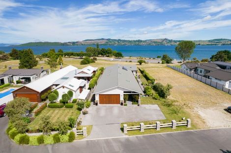 Photo of property in 32 Kuiwai Drive, Rainbow Point, Taupo, 3330