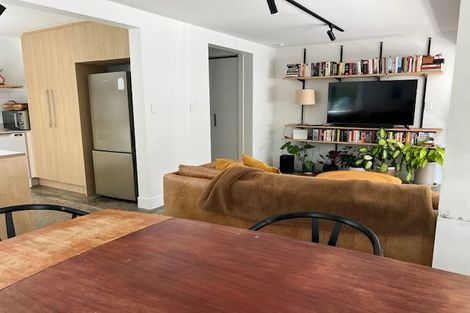 Photo of property in 2 Ravenwood Drive, Forrest Hill, Auckland, 0620