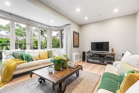 Photo of property in 58 Old Lake Road, Narrow Neck, Auckland, 0624