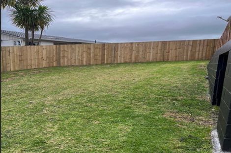 Photo of property in 1/75 Tramway Road, Beach Haven, Auckland, 0626