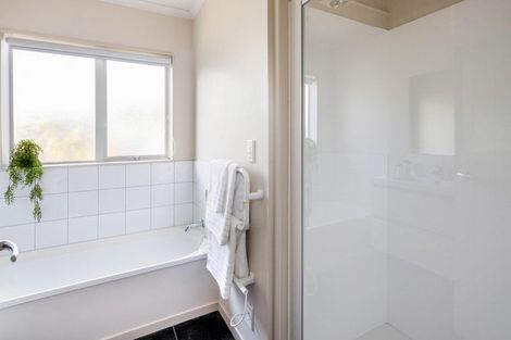 Photo of property in 59 Glanmire Road, Newlands, Wellington, 6037