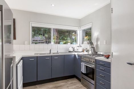 Photo of property in 2/9 Stitchbird Close, Murrays Bay, Auckland, 0630