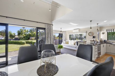 Photo of property in 7 Taylor Place, Merrilands, New Plymouth, 4312