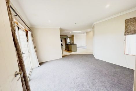 Photo of property in 14 Monash Place, Flat Bush, Auckland, 2016