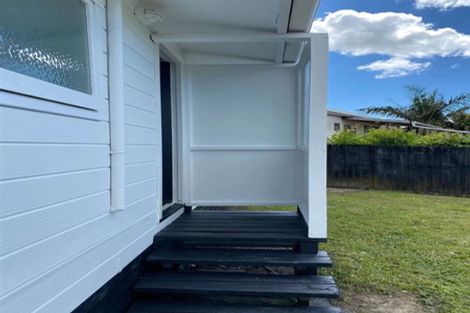 Photo of property in 1/41 Hobsonville Road, West Harbour, Auckland, 0618