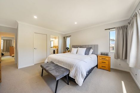 Photo of property in 14 Cosgrove Rise, Riverstone Terraces, Upper Hutt, 5018