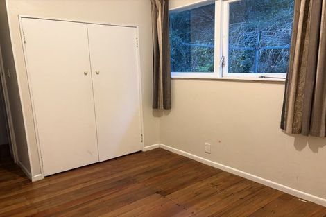 Photo of property in 33 Black Rock Road, Newlands, Wellington, 6037