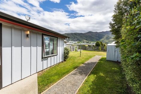 Photo of property in 1 Alpha Close, Wanaka, 9305