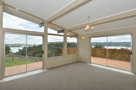 Photo of property in 43 Tahunatapu Road, Parua Bay, Whangarei, 0174