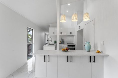 Photo of property in 7 Aden Place, Clendon Park, Auckland, 2103