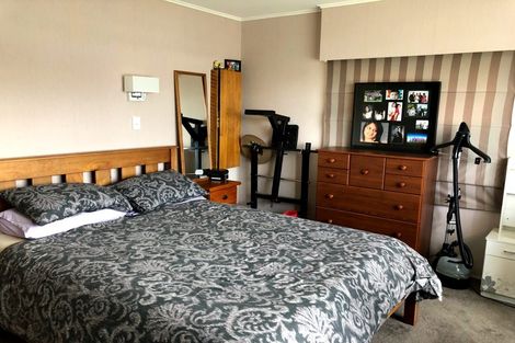 Photo of property in 3 Larne Avenue, Pakuranga Heights, Auckland, 2010