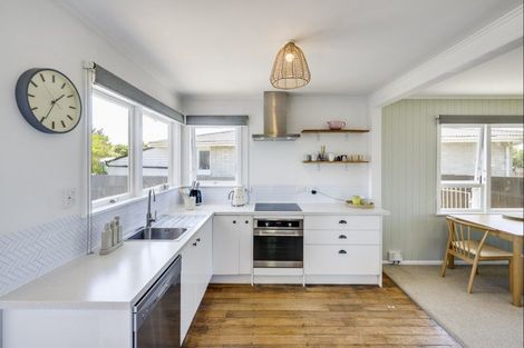 Photo of property in 21 Davidson Avenue, Pirimai, Napier, 4112