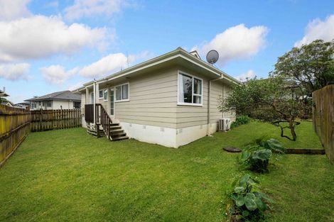 Photo of property in 2/17 Anglers Way, Wattle Downs, Auckland, 2102