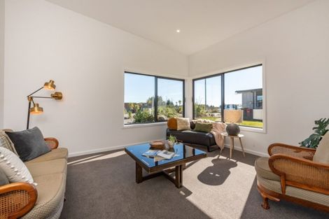 Photo of property in 7 Te Heke Place, Waikanae, 5036