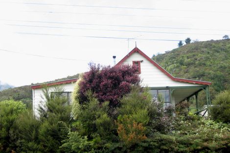 Photo of property in 168a Waikawa Road, Picton, 7220