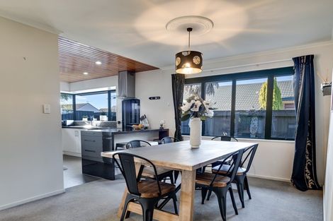 Photo of property in 2/100 Proctor Street, Papanui, Christchurch, 8053