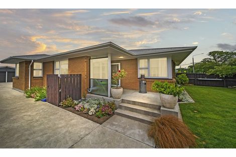 Photo of property in 108 Wainoni Road, Avondale, Christchurch, 8061