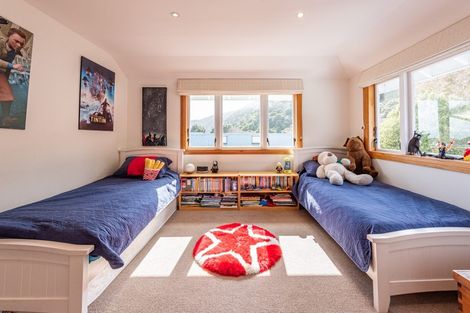 Photo of property in 5-7 Mahoe Street, Eastbourne, Lower Hutt, 5013