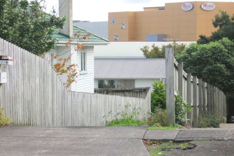 Photo of property in 21 Newington Road, Henderson, Auckland, 0612