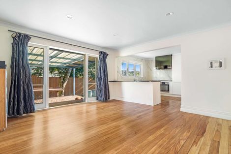 Photo of property in 1/110 Lynwood Road, New Lynn, Auckland, 0600