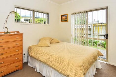 Photo of property in 10 Glencalder Place, Wattle Downs, Auckland, 2103