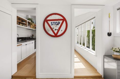 Photo of property in 18 Moir Street, Mount Victoria, Wellington, 6011