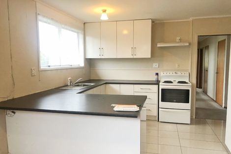 Photo of property in 26 Waimumu Road, Massey, Auckland, 0614