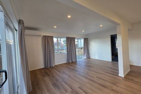 Photo of property in 2a Holiday Road, Stanmore Bay, Whangaparaoa, 0932