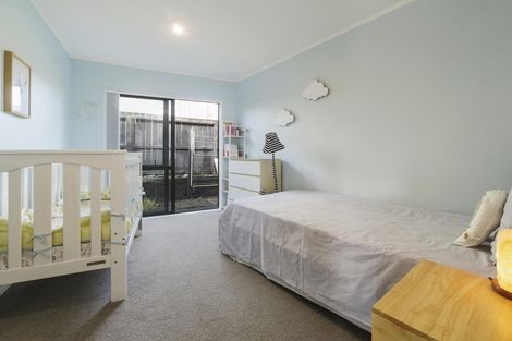 Photo of property in 12a Renata Crescent, Te Atatu Peninsula, Auckland, 0610