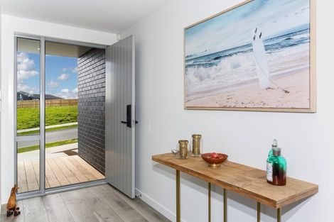 Photo of property in 11 Waikohi Avenue, Glenbrook, Waiuku, 2681