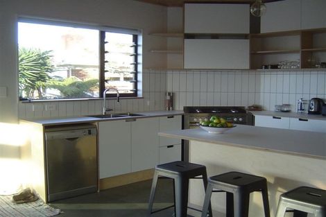 Photo of property in 26 Surf Road, Stanmore Bay, Whangaparaoa, 0932