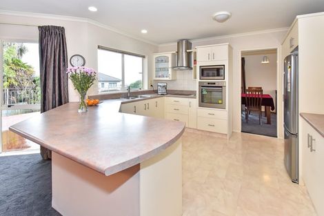 Photo of property in 32 Ewhurst Place, Goodwood Heights, Auckland, 2105