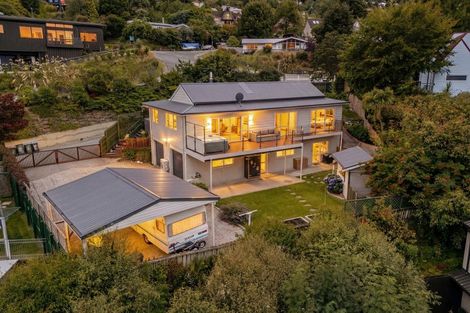 Photo of property in 2 Evergreen Place, Sunshine Bay, Queenstown, 9300