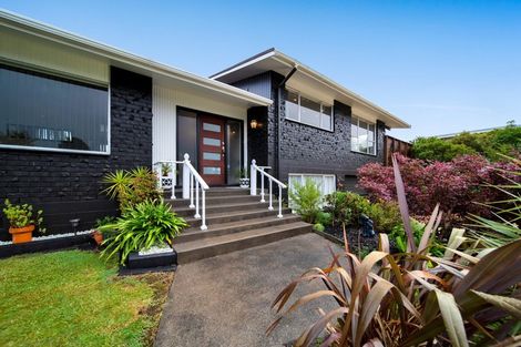 Photo of property in 3 La Salle Drive, Westown, New Plymouth, 4310