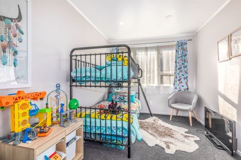 Photo of property in 8 Takapuwahia Drive, Takapuwahia, Porirua, 5022