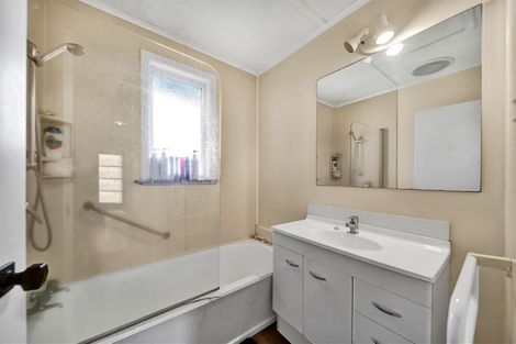 Photo of property in 48 Turuturu Road, Hawera, 4610