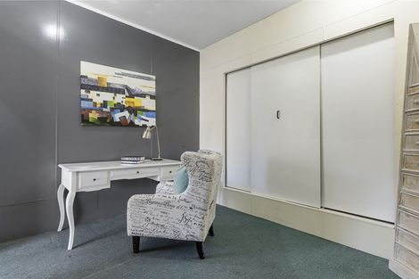 Photo of property in 1/2 Finn Place, Totara Vale, Auckland, 0629