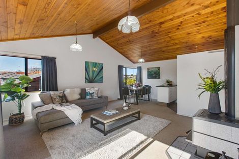 Photo of property in 2/10 Don Street, Papakura, 2110