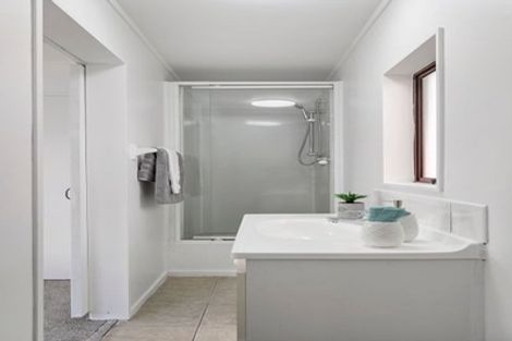 Photo of property in 40 Beach Road, Te Atatu Peninsula, Auckland, 0610