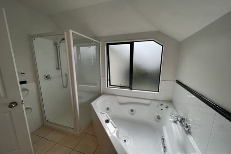 Photo of property in 12 Lone Tree Avenue, Te Atatu Peninsula, Auckland, 0610