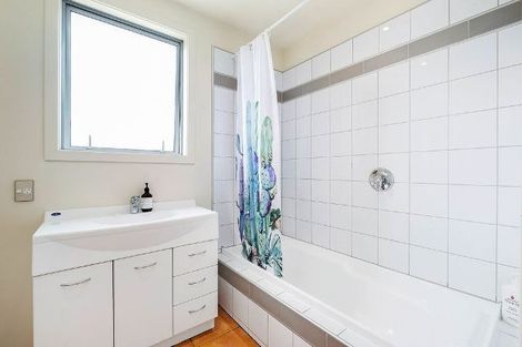 Photo of property in 22 Frye Crescent, Albert Town, Wanaka, 9305