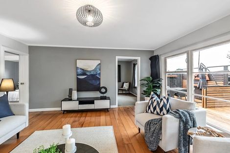 Photo of property in 1/934 East Coast Road, Northcross, Auckland, 0630