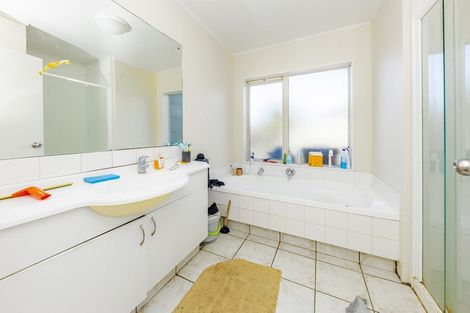Photo of property in 19 Senator Drive, Manurewa, Auckland, 2105