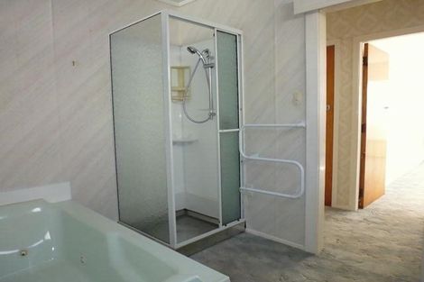 Photo of property in 4a Guthrie Street, Waterloo, Lower Hutt, 5011