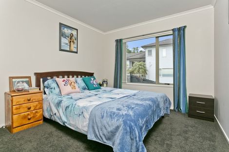Photo of property in 37 Condor Place, Unsworth Heights, Auckland, 0632